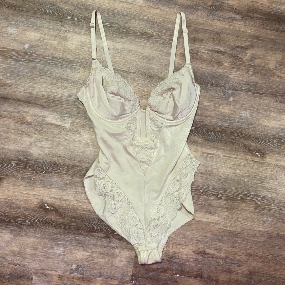 Vintage Ivory Lace Bodysuit - Picture 2 of 8